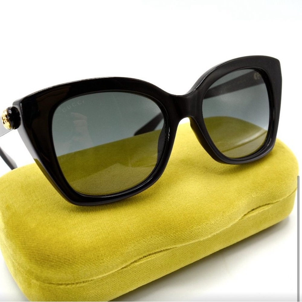 Black Gucci sunglasses